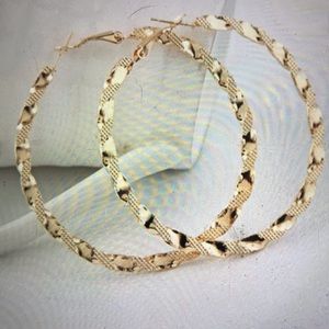 BN Exaggerated Ruili Gold Hoop Earrings